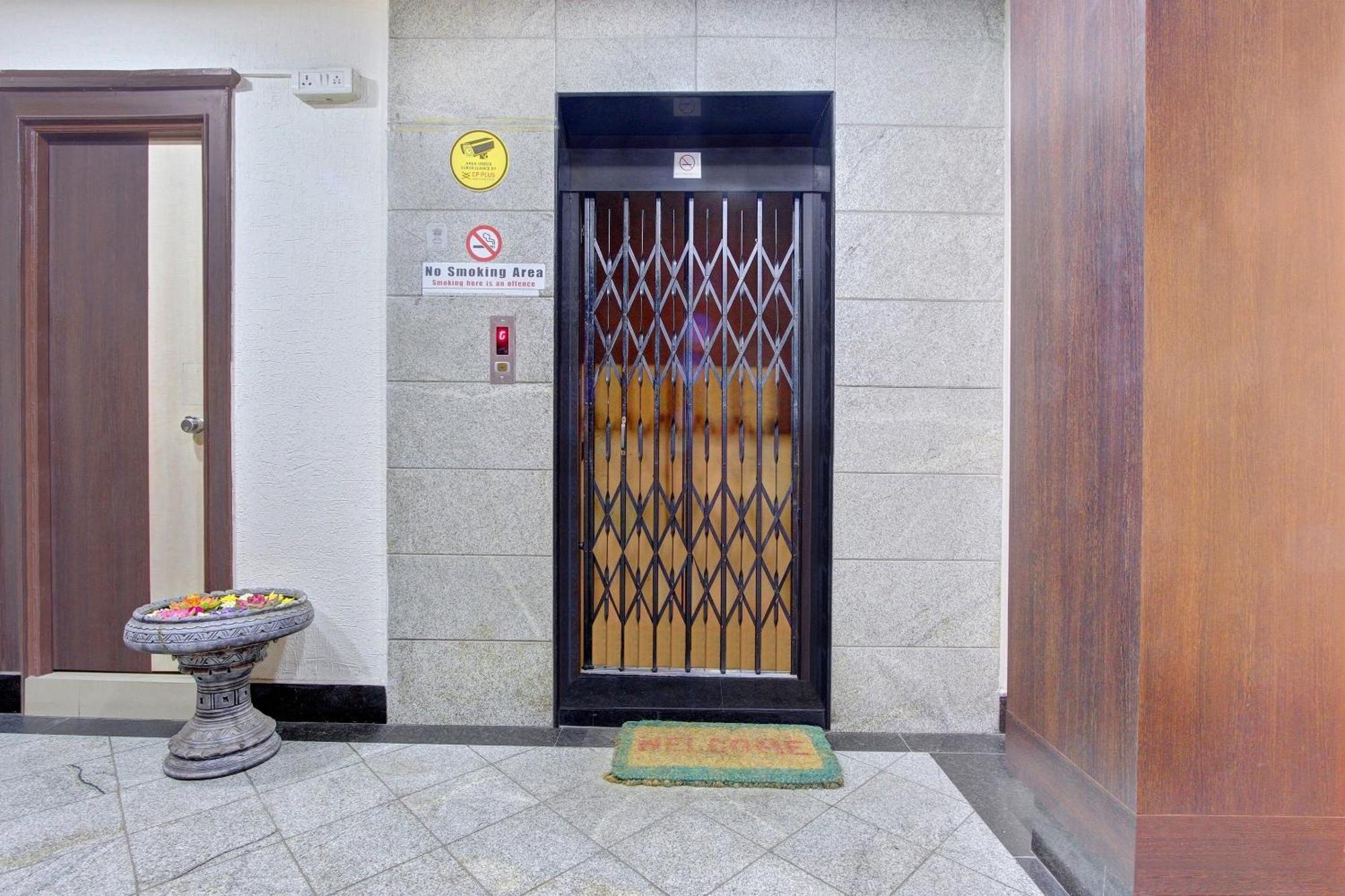 Hotel Super Collection O Alekhya Residency Hyderabad Exterior foto